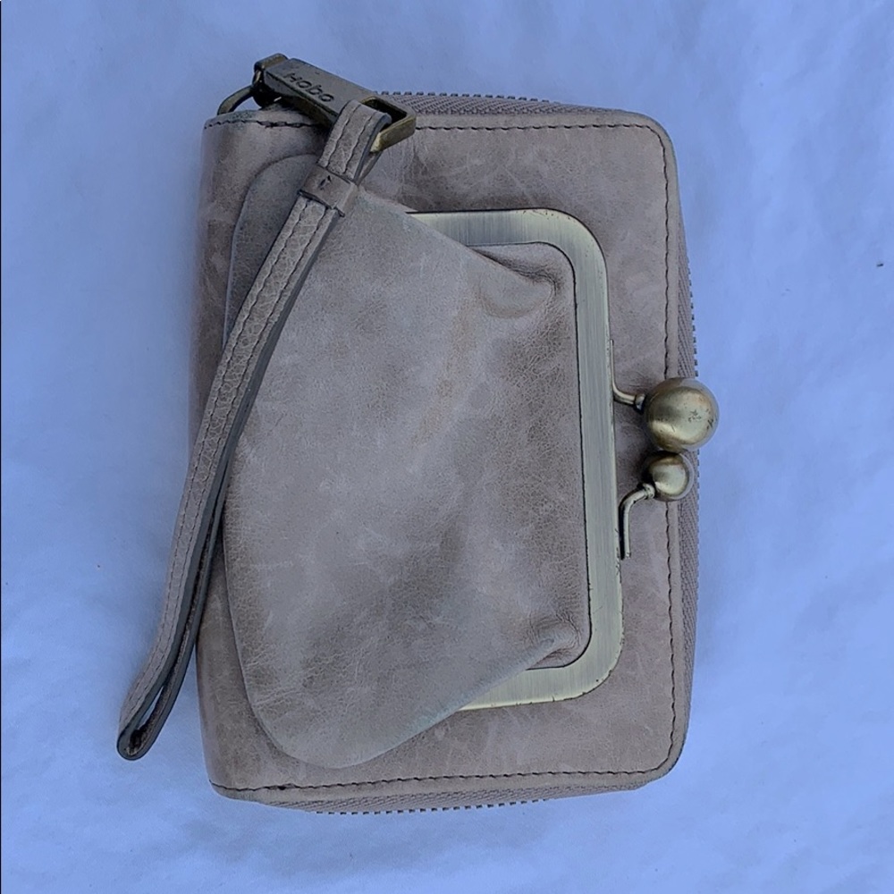 Leather Hobo Wristlet - Neutral fir Spring/Summer!